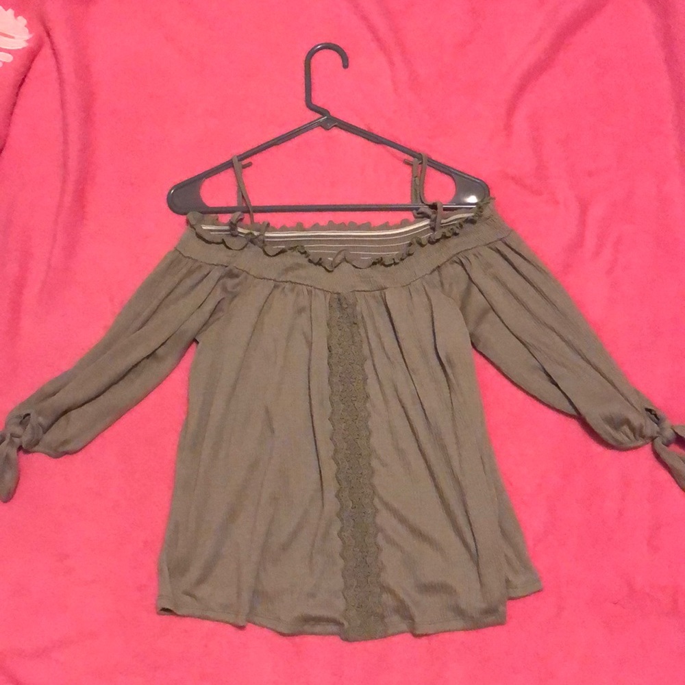 Green 3/4 sleeve off the shoulder blouse!